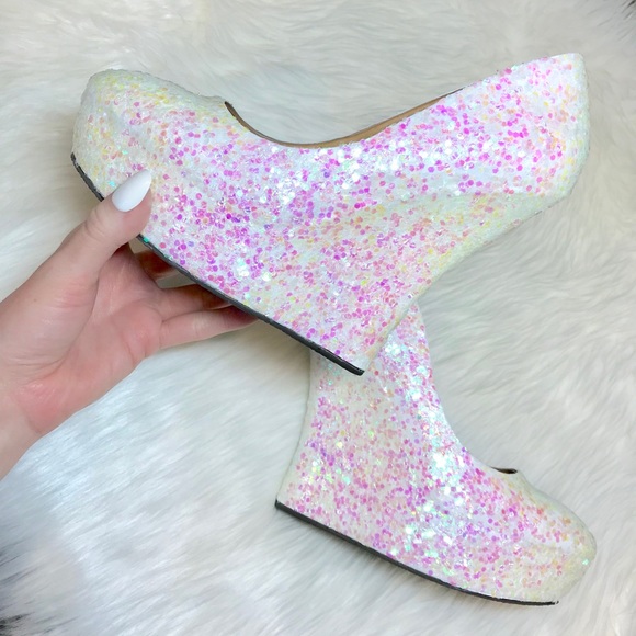 L.A.M.B. Glitter Pumps! - Picture 3 of 13